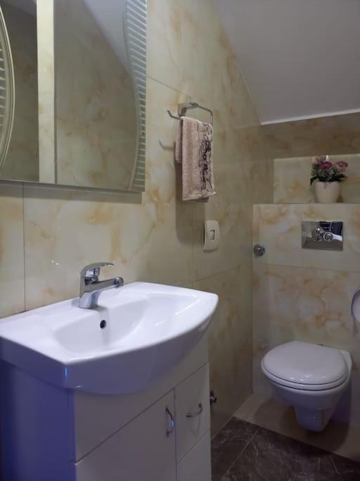 2Br Airport Accommodation W/Free Private Parking Ledine Экстерьер фото